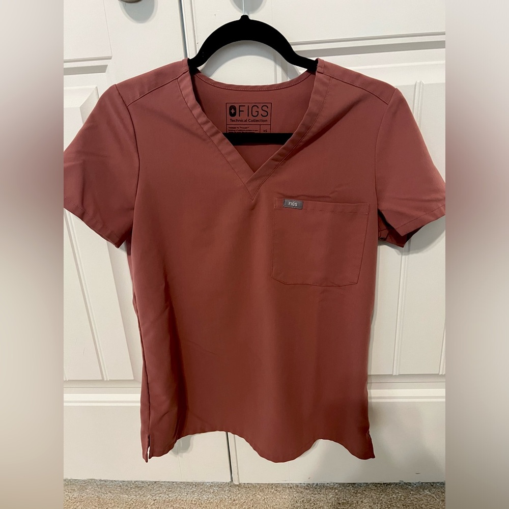 Figs Catarina one pocket scrub top. Size XS in mauve